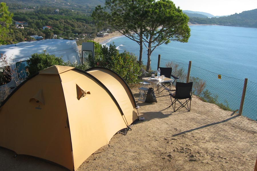 Le piazzole del camping all'Elba